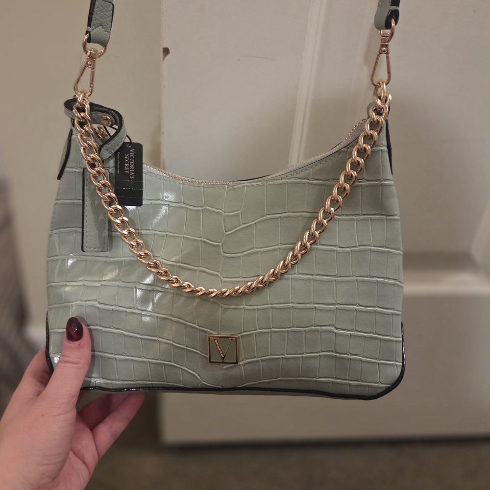 Elegant Green Croc-Embossed Shoulder Bag